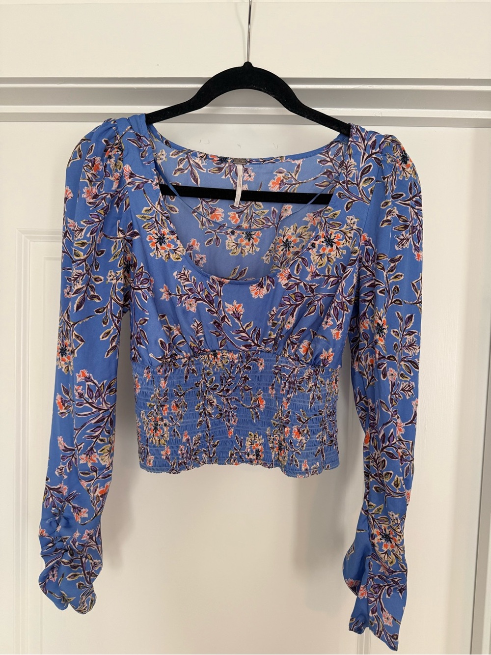 Free People Long Sleeve Smocked Floral Crop Top Puff 🌸💙